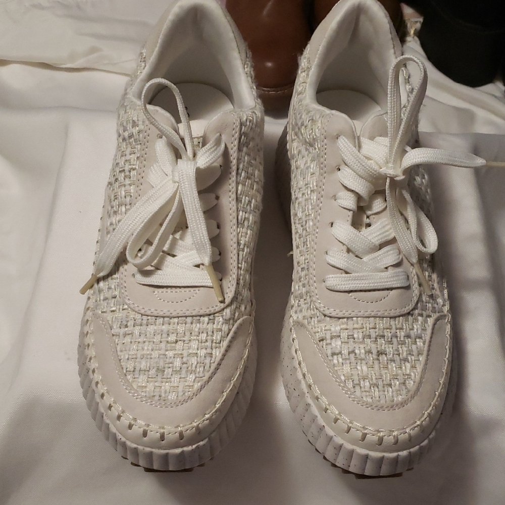 Universal Thread Cream Woven Sneakers